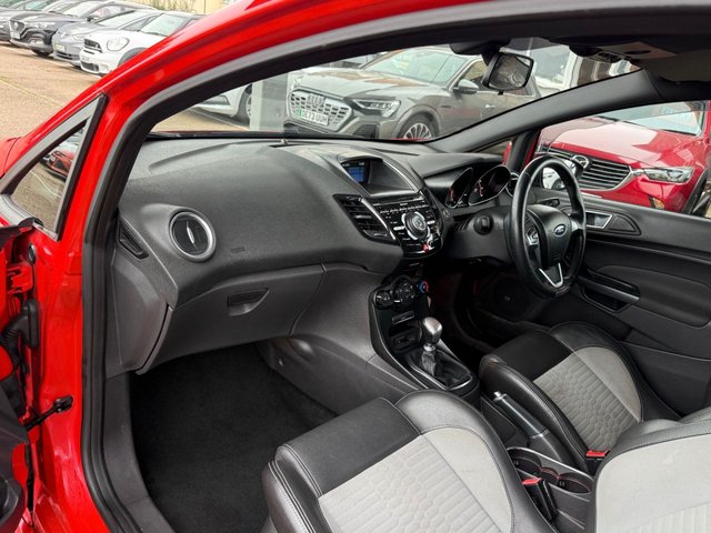 2014 Ford Fiesta 1.6L St-2 3dr - Photo 8