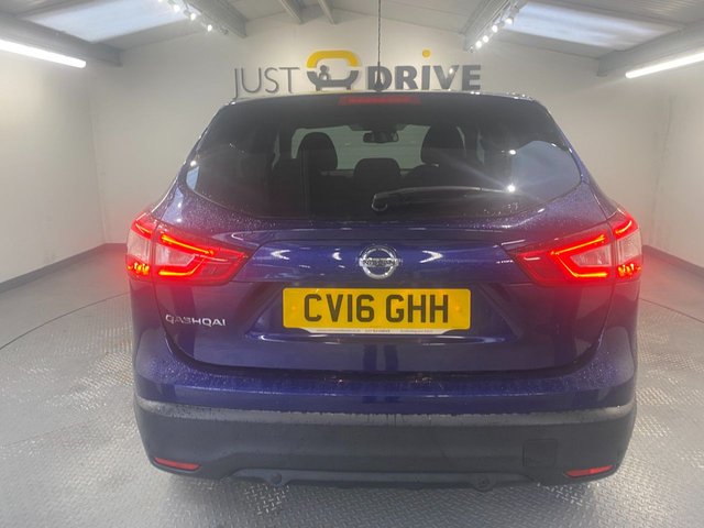 2016 Nissan Qashqai 1.2L N-Connecta 5dr - Photo 4