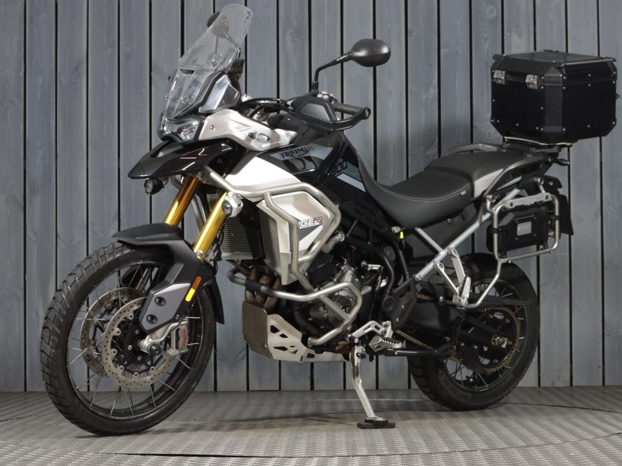 TRIUMPH TIGER 900