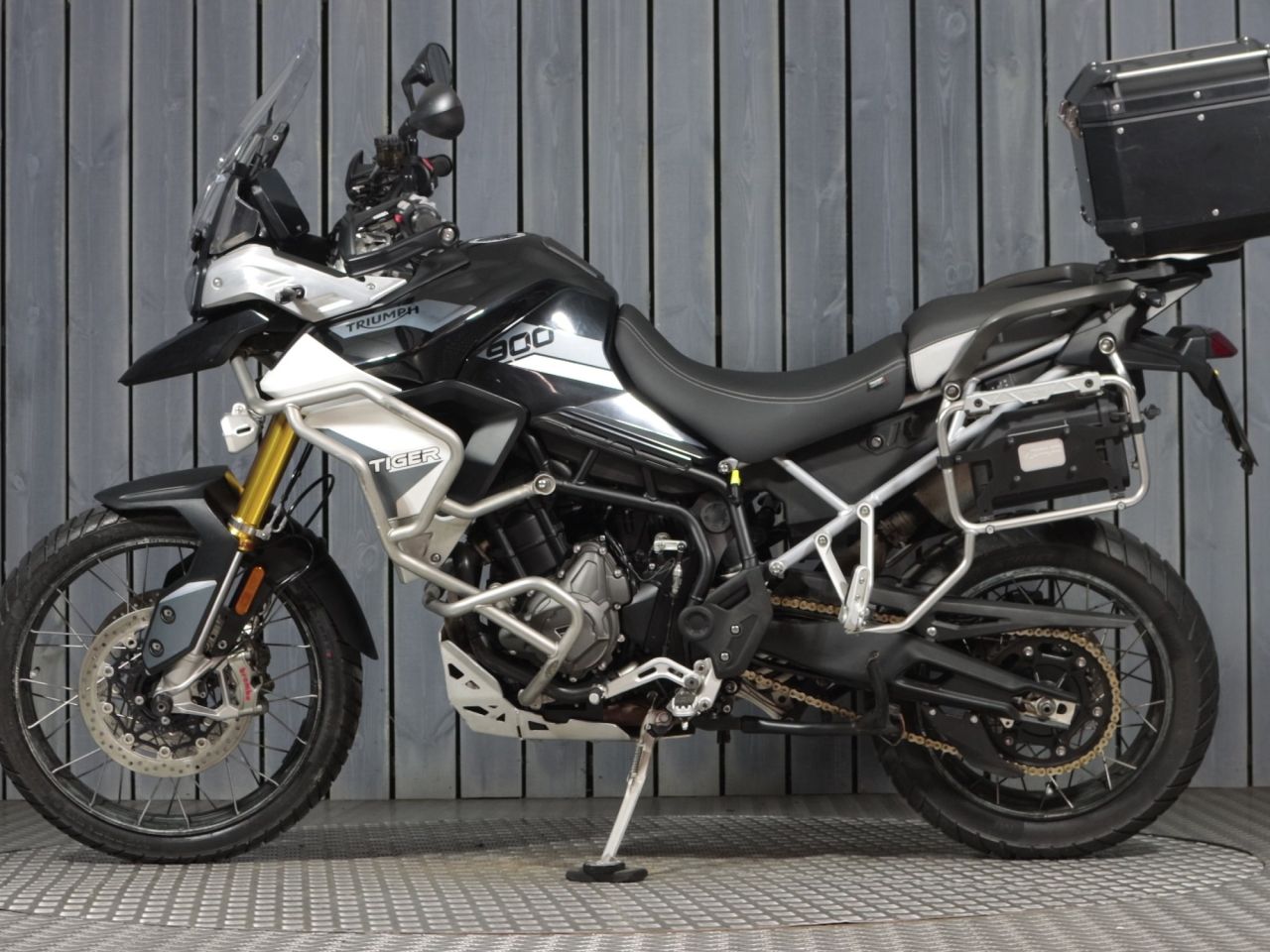 TRIUMPH TIGER 900