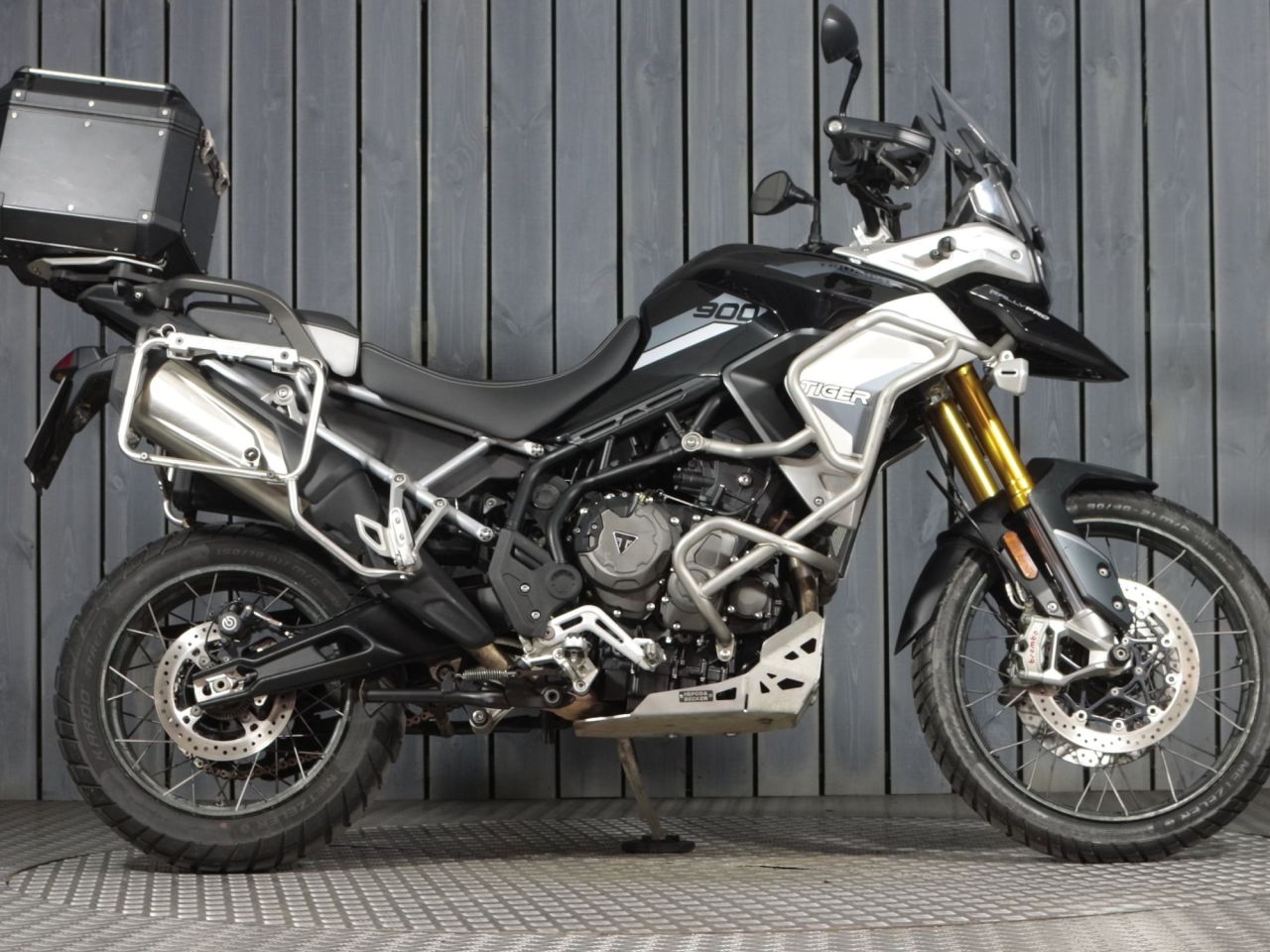 TRIUMPH TIGER 900