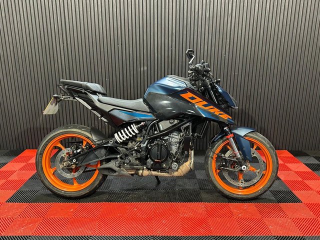 View our KTM 125 DUKE