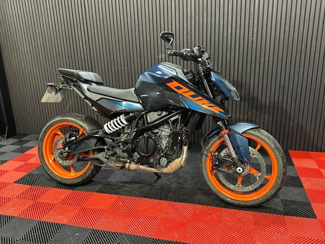 View our KTM 125 DUKE