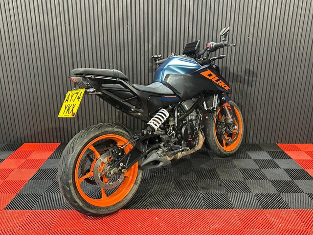 View our KTM 125 DUKE