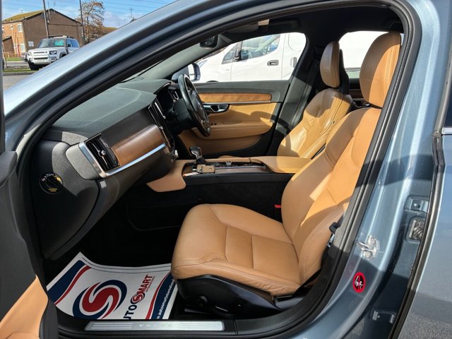 2017 VOLVO S90 - Photo 9