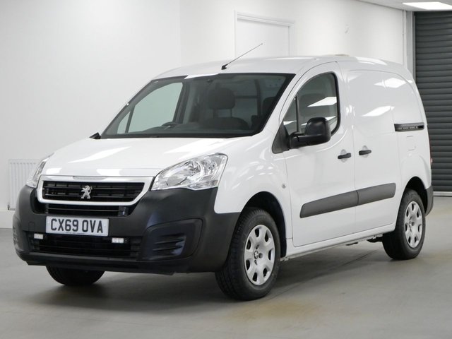 View our Peugeot E-Partner 49 KWH L1 SWB SE AUTO ELECTRIC 5 DOOR