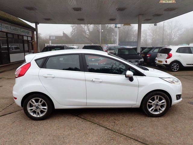 2016 FORD FIESTA - Photo 2