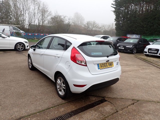 2016 FORD FIESTA - Photo 5