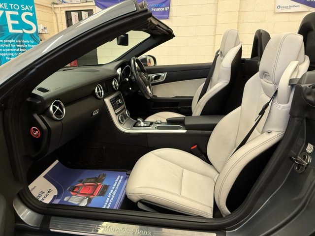 2015 Mercedes-Benz SLK - Photo 2