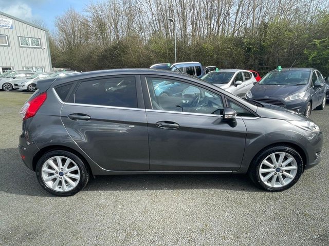 2016 Ford Fiesta 1L Titanium 5dr - Photo 2