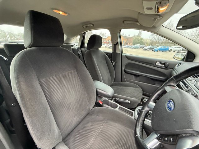 2007 Ford Focus 1.6L Ghia 5dr - Photo 3