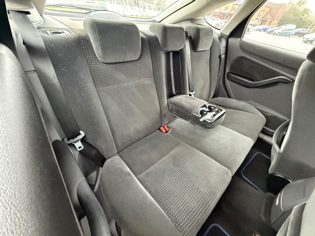 2007 Ford Focus 1.6L Ghia 5dr - Photo 7
