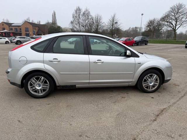 2007 Ford Focus 1.6L Ghia 5dr - Photo 11