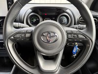 USED 2022 72 TOYOTA YARIS 1.5 VVT-h Design Hatchback 5dr Petrol Hybrid E-CVT Euro 6 (s/s) (116 ps) Parking camera Keyless entry,