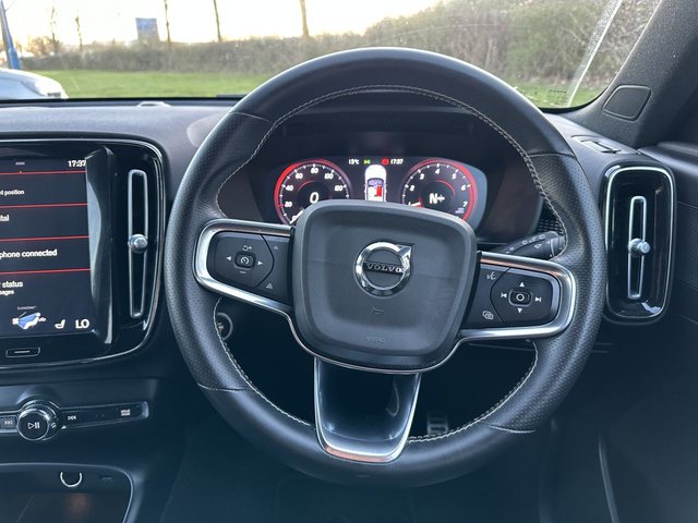 2020 VOLVO XC40 - Photo 12