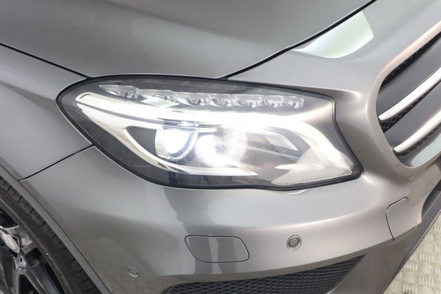 2016 MERCEDES-BENZ GLA 2.1 GLA220d AMG Line (Premium) SUV 5dr Diesel 7G-DCT 4MATIC Euro 6 (s/s) (177 ps) - Photo 11