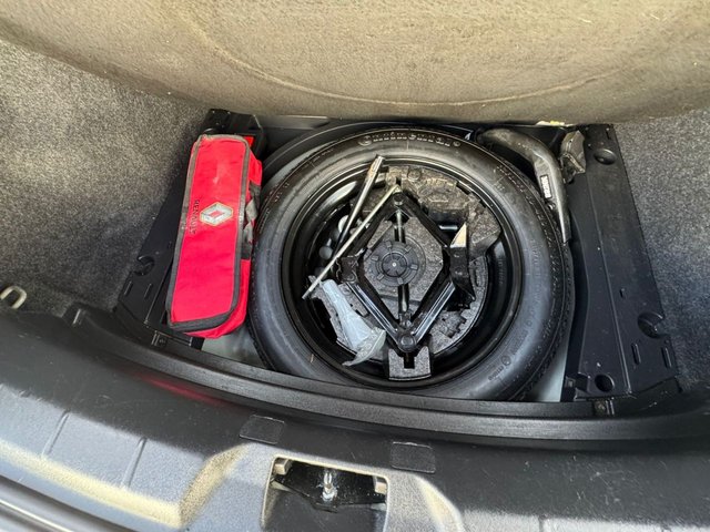 2013 Volvo V40 Cross Country 1.6L SE Nav 5dr - Photo 9