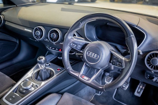 2016 Audi TT 1.8L S Line 3dr - Photo 2