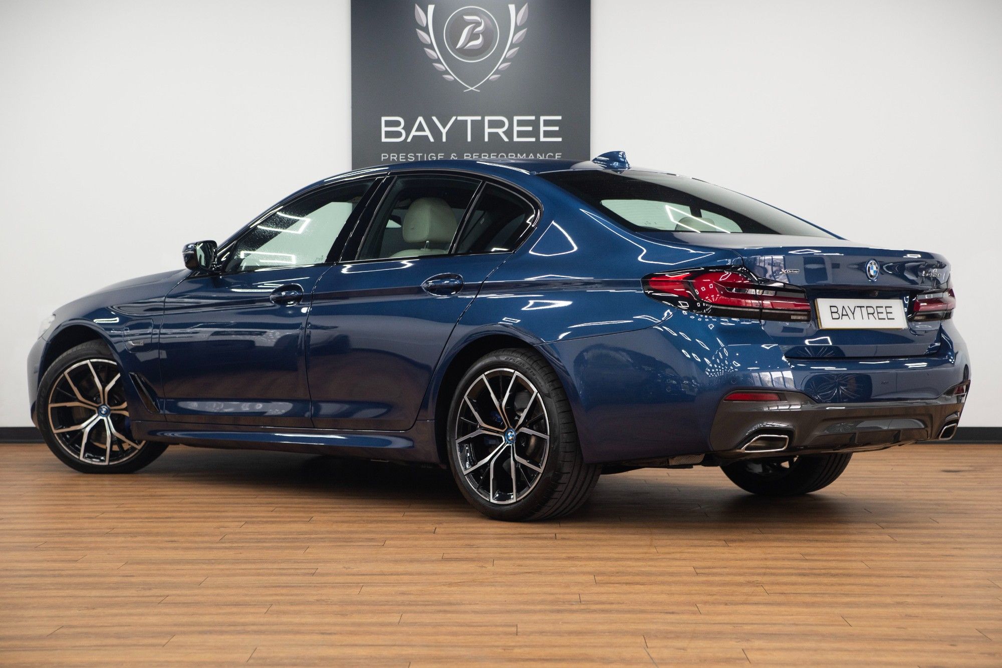 USED 2021 71 BMW 5 SERIES 3.0 545e 12kWh M Sport Saloon Petrol Plug-in Hybrid  