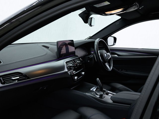 2022 BMW 5 SERIES - Photo 3