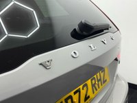 USED 2023 72 VOLVO V60 2.0 B4 MHEV Plus Estate 5dr Petrol Hybrid DCT Auto Euro 6 (s/s) (197 ps) 1 Owner From New / 5 Volvo Services / Reverse Camera / Heated Seats / Heated Steering Wheel / Bluetooth / Sat Nav
