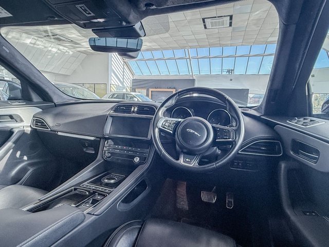2018 Jaguar F-Pace 2L R-Sport 5dr - Photo 3