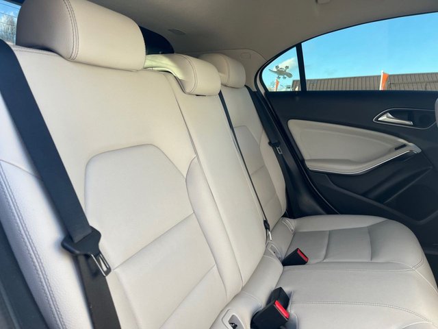 2017 MERCEDES-BENZ A-CLASS 1.6 A160 Sport (Executive) Hatchback 5dr Petrol Manual Euro 6 (s/s) (102 ps) - Photo 6