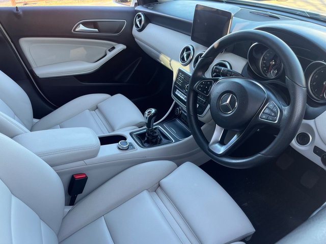 2017 MERCEDES-BENZ A-CLASS 1.6 A160 Sport (Executive) Hatchback 5dr Petrol Manual Euro 6 (s/s) (102 ps) - Photo 3