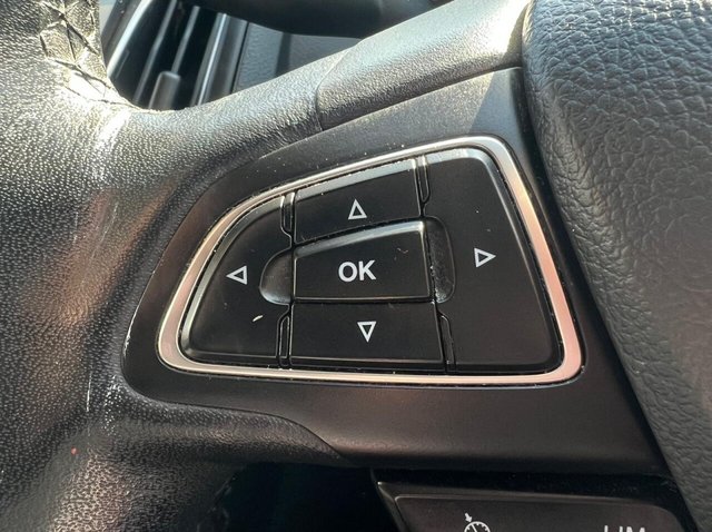 2017 Ford Focus - Photo 10