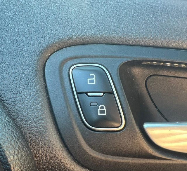 2017 Ford Focus - Photo 9