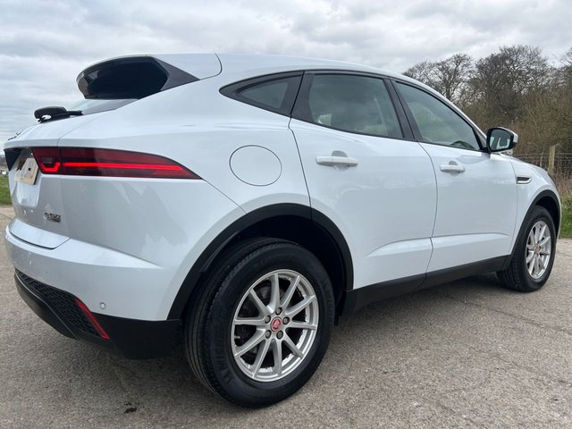 2019 Jaguar E-Pace - Photo 3