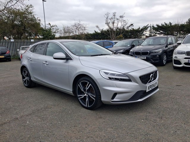 View our VOLVO V40