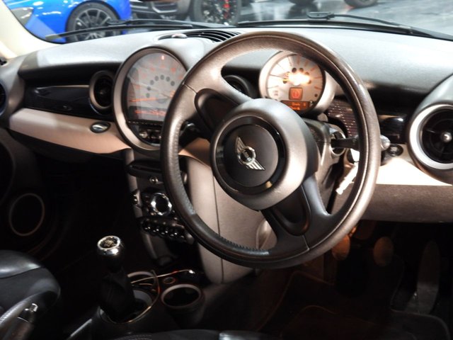 2013 MINI Hatch 1.6L One Baker Street 3dr - Photo 3