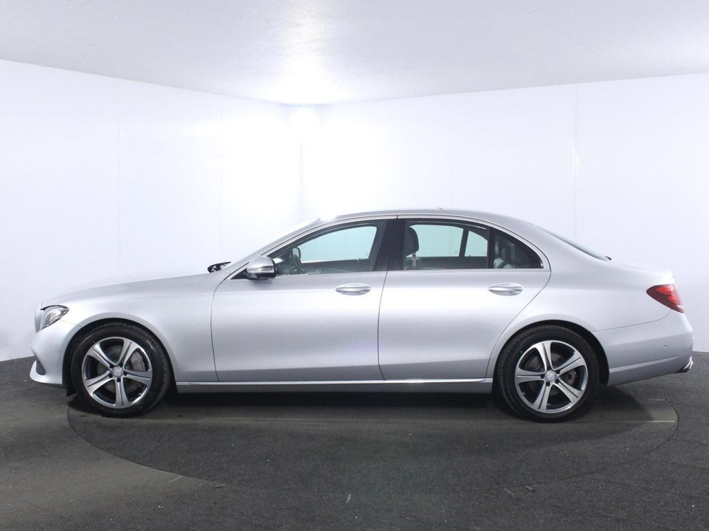 USED 2016 16 MERCEDES-BENZ E-CLASS 2.0 E220d SE (Premium) Saloon 4dr Diesel G-Tronic+ Euro 6 (s/s) (194 ps) 8 SERVICES - LANE TRACKING PACK