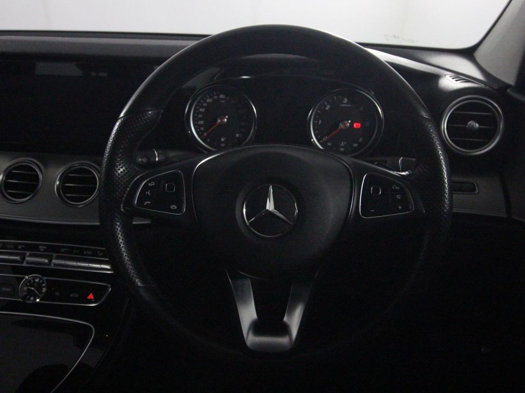 USED 2016 16 MERCEDES-BENZ E-CLASS 2.0 E220d SE (Premium) Saloon 4dr Diesel G-Tronic+ Euro 6 (s/s) (194 ps) 8 SERVICES - LANE TRACKING PACK