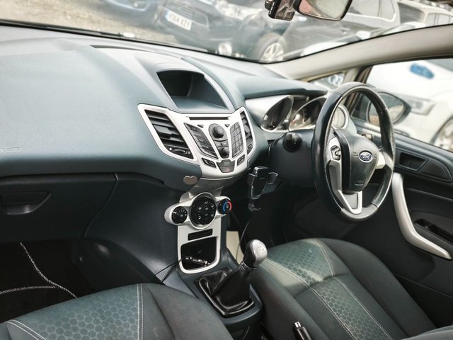 2009 FORD FIESTA - Photo 7