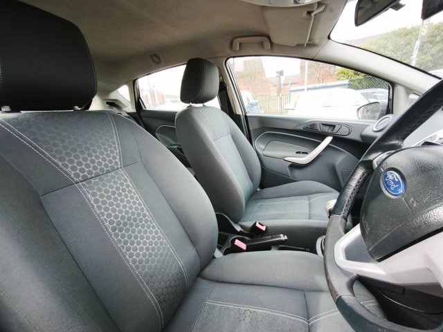 2009 FORD FIESTA - Photo 10