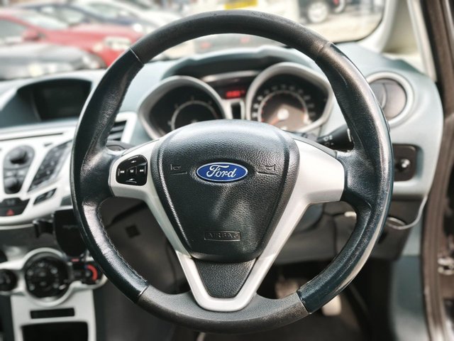 2009 FORD FIESTA - Photo 3