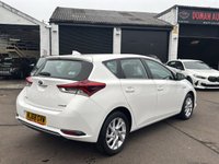 USED 2018 68 TOYOTA AURIS 1.8 VVT-h Icon Tech Hatchback 5dr Petrol Hybrid CVT Euro 6 (s/s) (136 ps) REVERSING CAMERA+ TRACTION CONTROL+ AUX+ USB+ DUAL CLIMATE CONTROL+ BLUETOOTH+ LANE KEEPING ASSIST+ CRUISE CONTROL+ FRONT ASSIST+ FORWARD COLLISION WARNING+ ENERGY MONITOR+ SAT NAV+ AUTO HEADLIGHTS+ KEYLESS+ 16 INCH ALLOY WHEELS+ 1 OWNER+