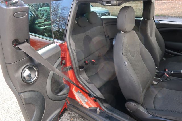 2012 MINI CLUBMAN 1.6 Cooper Estate 5dr Petrol Auto Euro 5 (122 ps) - Photo 4