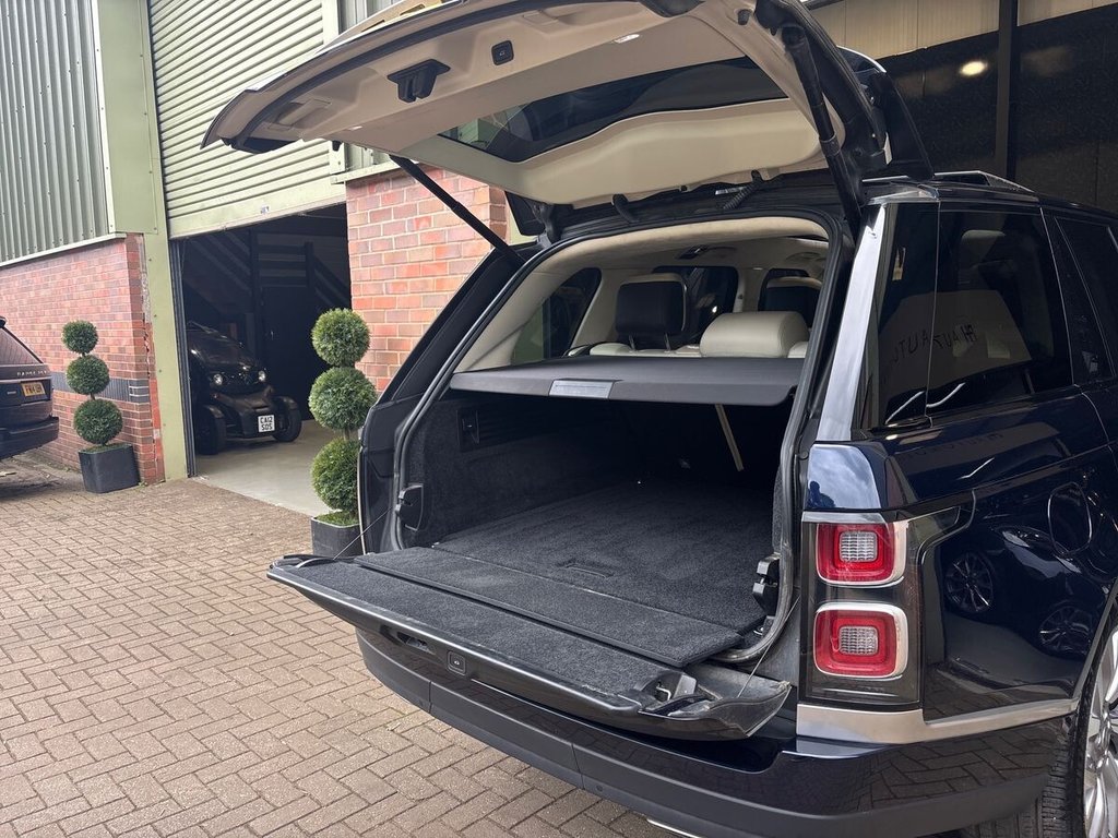 USED 2021 71 LAND ROVER RANGE ROVER 3.0 D300 MHEV Westminster SUV 5dr Diesel Auto 4WD Euro 6 (s/s) (300 ps) SLIDING ROOF|APPLE CARPLAY