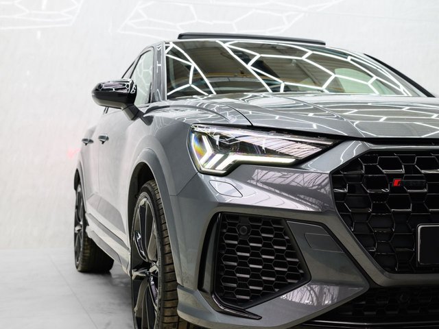 2022 AUDI RS Q3 - Photo 2