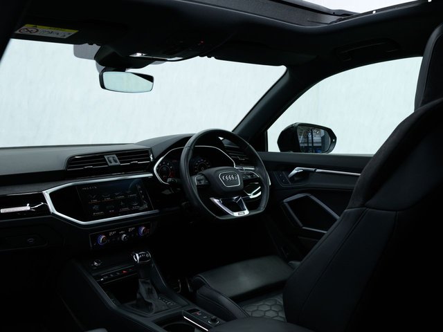 2022 AUDI RS Q3 - Photo 3