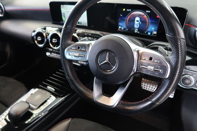 2019 MERCEDES-BENZ A-CLASS 1.5 A180d AMG Line Hatchback 5dr Diesel 7G-DCT Euro 6 (s/s) (116 ps) - Photo 4