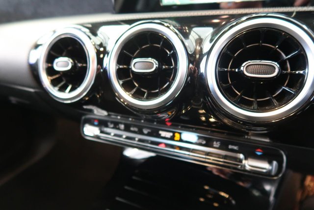 2019 MERCEDES-BENZ A-CLASS 1.5 A180d AMG Line Hatchback 5dr Diesel 7G-DCT Euro 6 (s/s) (116 ps) - Photo 6