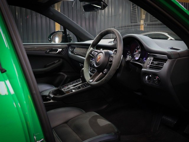 2022 PORSCHE MACAN - Photo 2