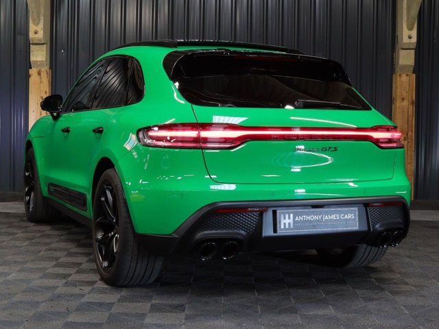 2022 PORSCHE MACAN - Photo 3