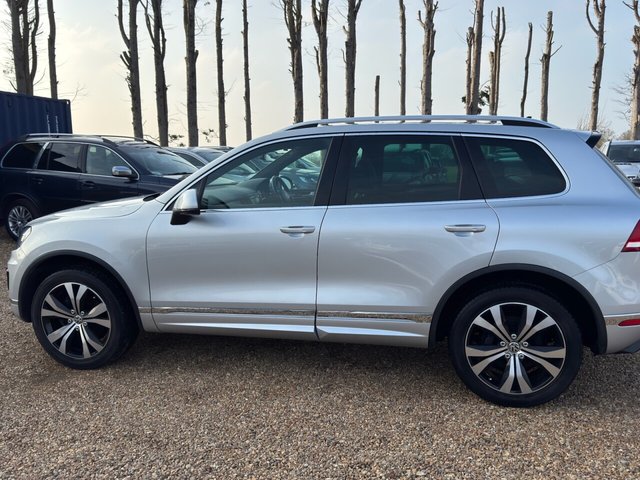 2015 VOLKSWAGEN TOUAREG 3.0 TDI V6 BlueMotion Tech R-Line SUV 5dr Diesel Tiptronic 4WD Euro 6 (s/s) (262 ps) - Photo 7
