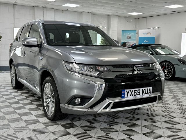 2019 MITSUBISHI OUTLANDER 2019 2.4h TwinMotor 13.8kWh Dynamic SUV 5dr Petrol Plug-in Hybrid CVT 4WD Euro 6 (s/s) (224 ps) - Photo 4