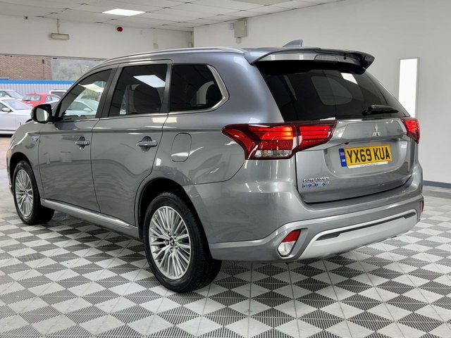 2019 MITSUBISHI OUTLANDER 2019 2.4h TwinMotor 13.8kWh Dynamic SUV 5dr Petrol Plug-in Hybrid CVT 4WD Euro 6 (s/s) (224 ps) - Photo 8